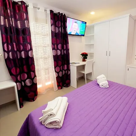 לינה וארוחת בוקר Residenza La Torre טרופאה