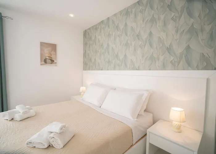 Residenza La Torre Bed & Breakfast 4*