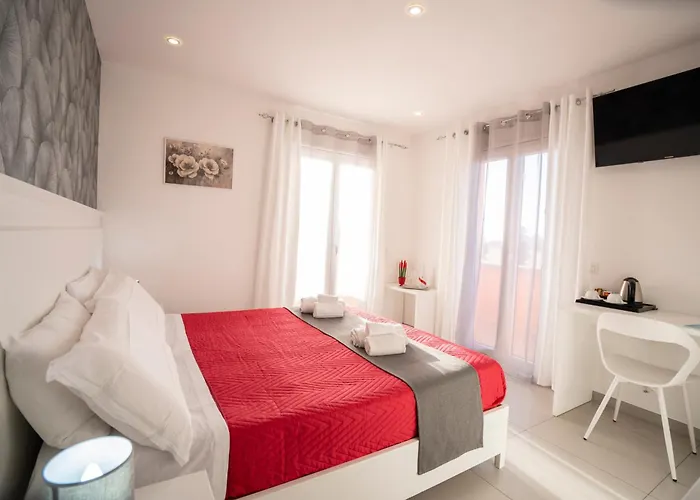 Residenza La Torre Bed & Breakfast 4*