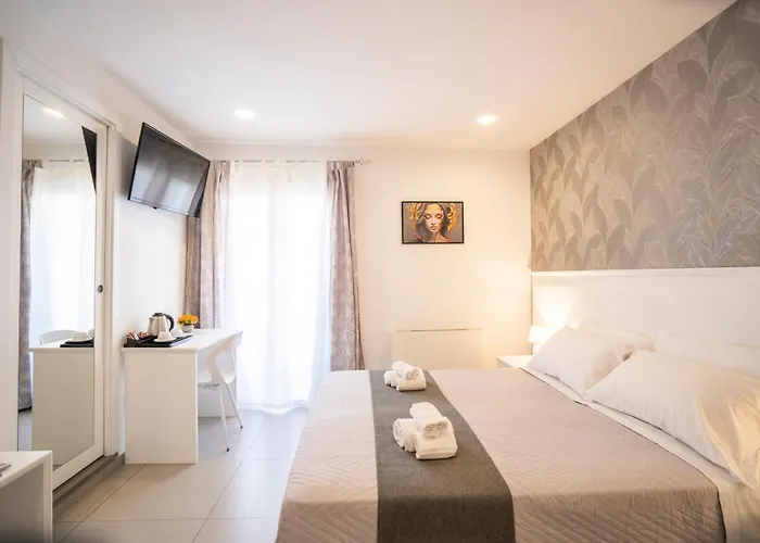 Residenza La Torre Bed & Breakfast 4*